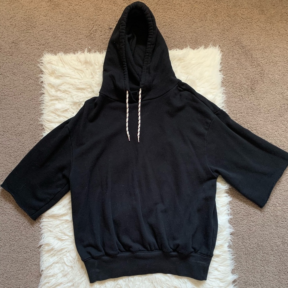 Levi’s cropped sleeve sweatshirt